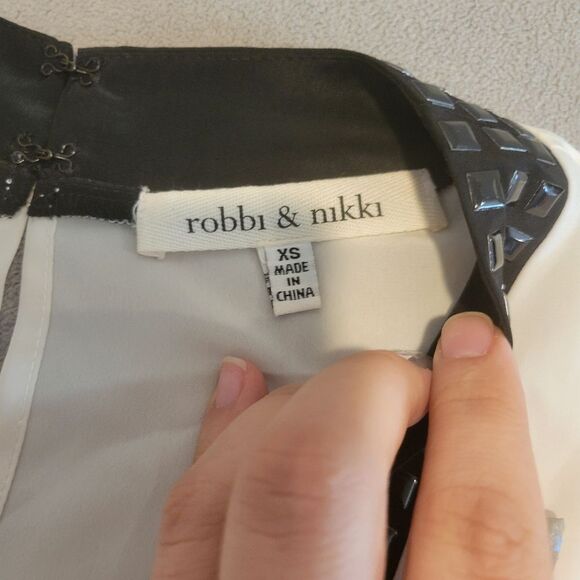 Robbi & Nikki Black and White Tank V Neck Top Size Xs - Picture 5 of 8